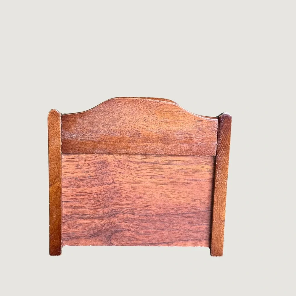 Pomerantz vintage wooden